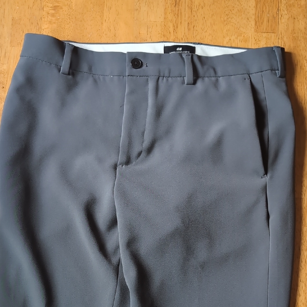 New H&M Men's Charcoal Flat Front Shorts